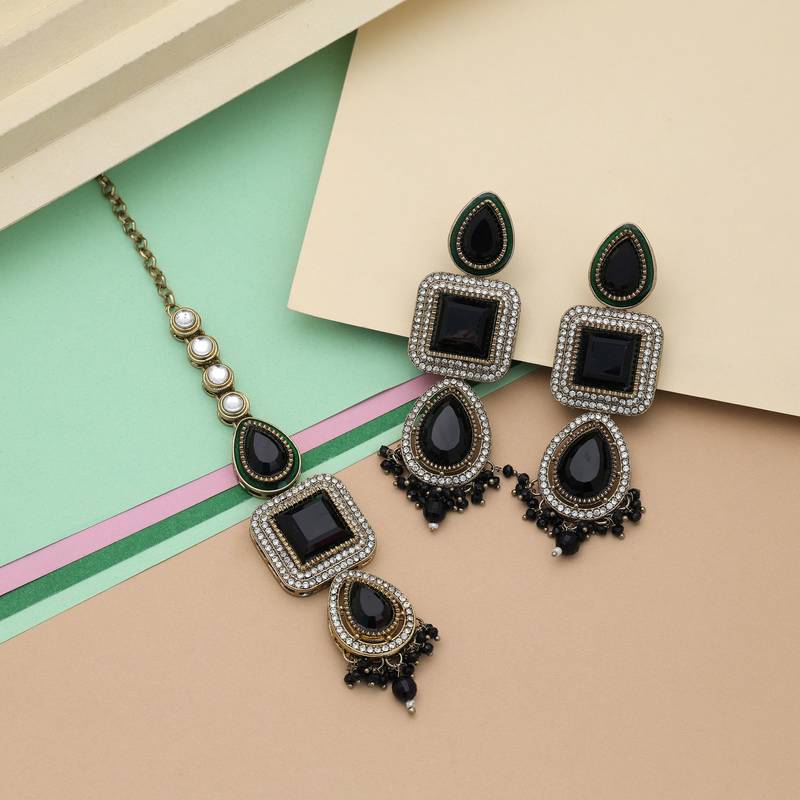 Black color kundan earrings tikka set