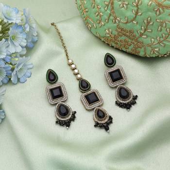 Black color kundan earrings tikka set 2