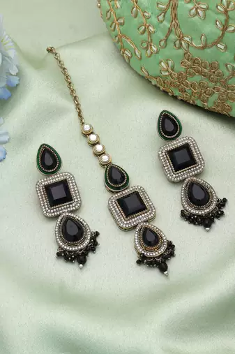 Black color kundan earrings tikka set