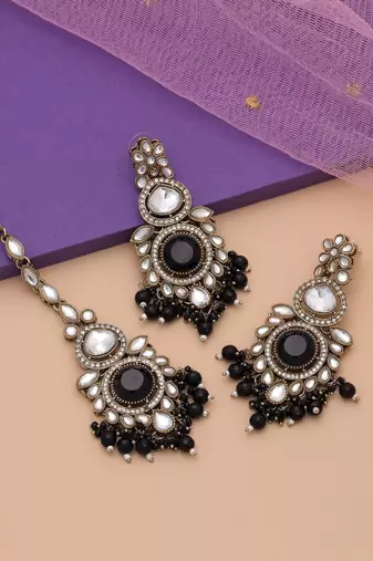 Black color kundan earrings tikka set