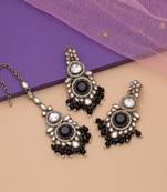 Black color kundan earrings tikka set