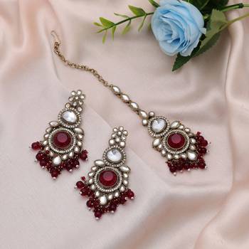 Maroon color kundan earrings tikka set 2