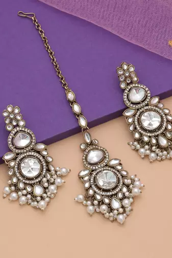 White color kundan earrings tikka set