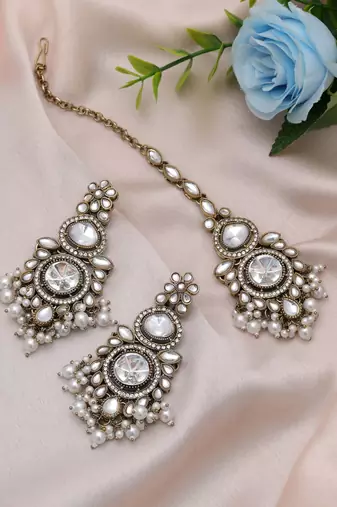 White color kundan earrings tikka set