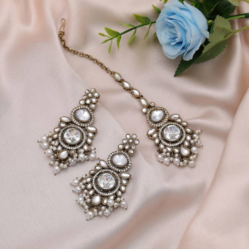 White color kundan earrings tikka set