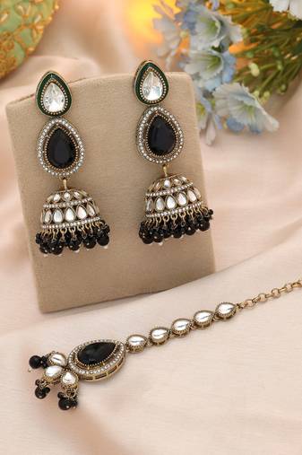 Black color kundan earrings tikka set