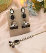 Black color kundan earrings tikka set
