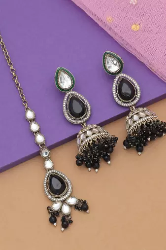Black color kundan earrings tikka set