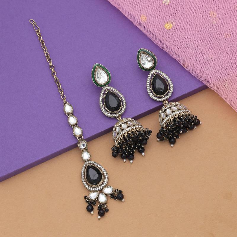 Black color kundan earrings tikka set