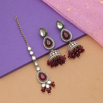 Maroon color kundan earrings tikka set 2