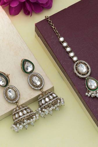 White color kundan earrings tikka set