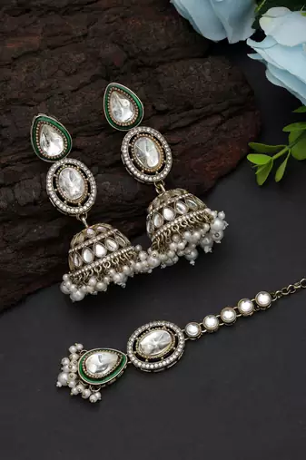 White color kundan earrings tikka set