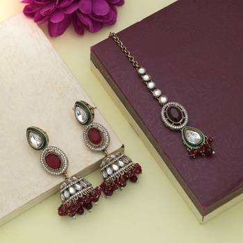 Maroon color kundan earrings tikka set 2