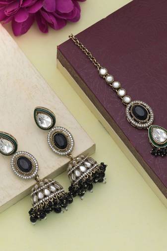 Black color kundan earrings tikka set
