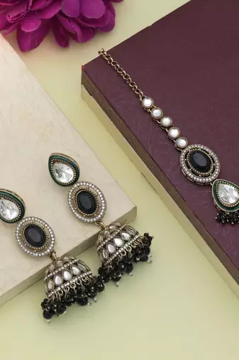 Black color kundan earrings tikka set