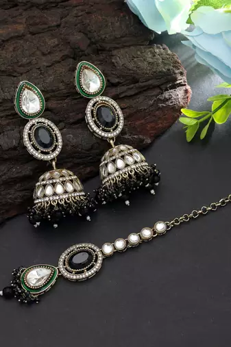 Black color kundan earrings tikka set