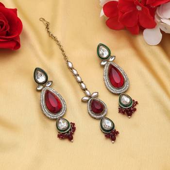 Maroon color kundan earrings tikka set 1