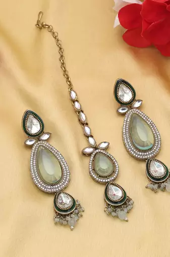 green color kundan earrings tikka set