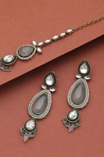 green color kundan earrings tikka set