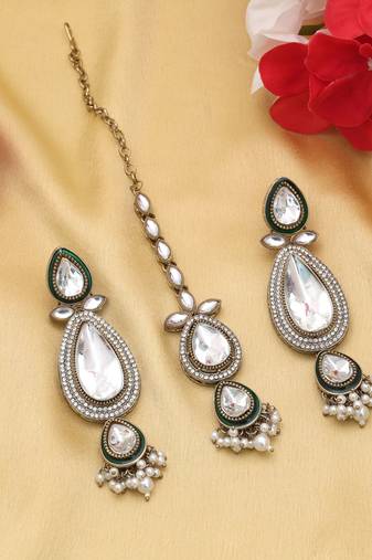 White color kundan earrings tikka set