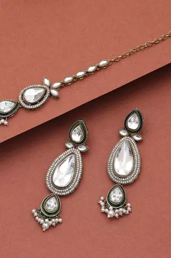 White color kundan earrings tikka set