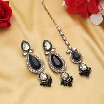 Black color kundan earrings tikka set 1