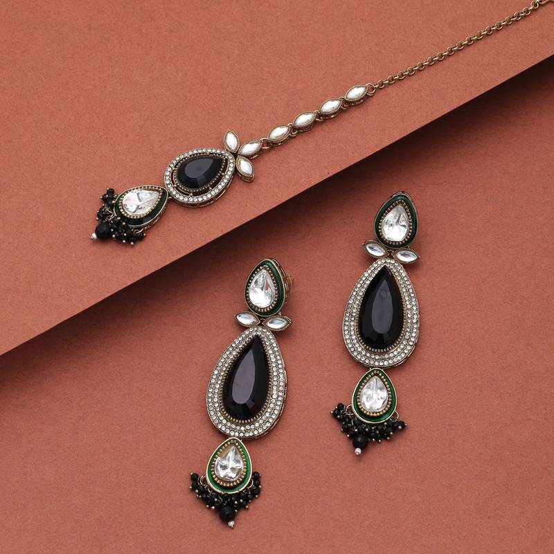 Black color kundan earrings tikka set