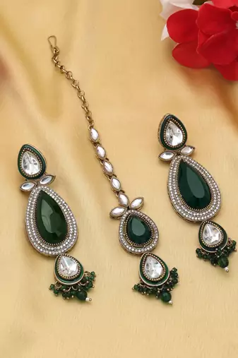 Green color kundan earrings tikka set