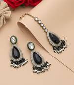 Black color kundan earrings tikka set