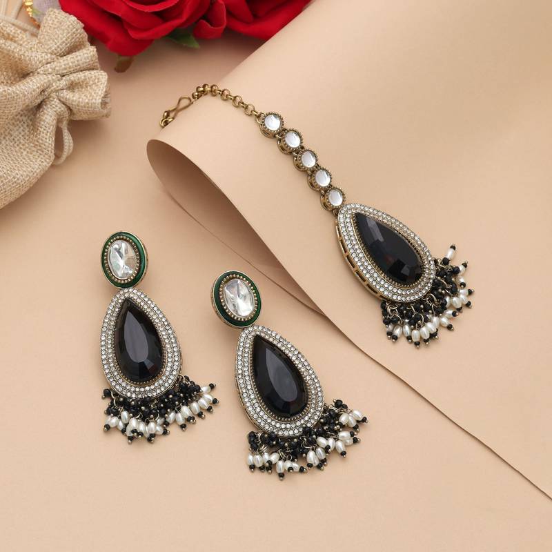 Black color kundan earrings tikka set