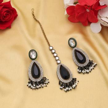 Black color kundan earrings tikka set 2