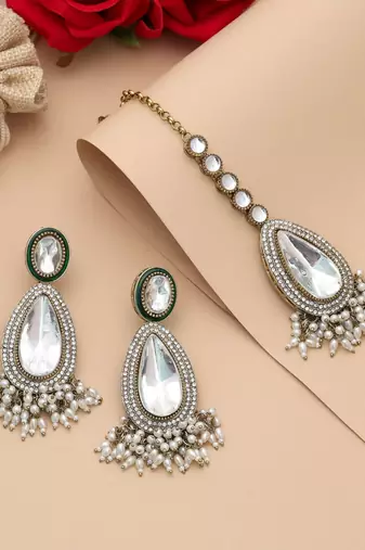 White color kundan earrings tikka set