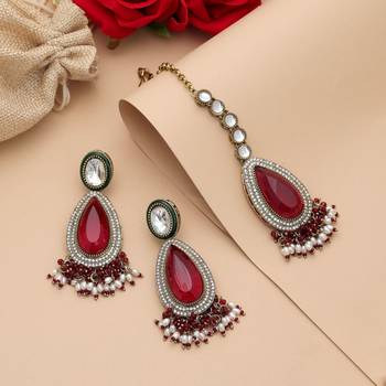 Maroon color kundan earrings tikka set 1
