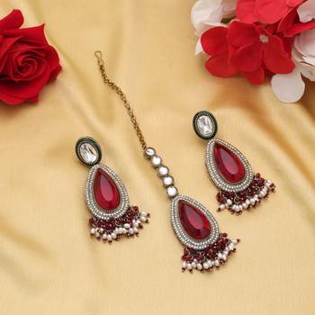 Maroon color kundan earrings tikka set 2