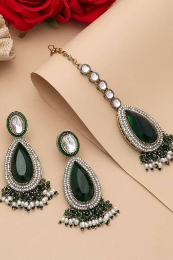 Green color kundan earrings tikka set