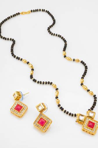 kundan mangalsutra set with pink stone square pendant and matching earrings