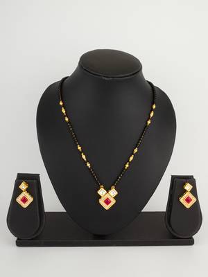 kundan mangalsutra set with pink stone square pendant and matching earrings 5