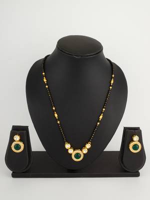 kundan mangalsutra set with green stone circular pendant and crystal earrings 5