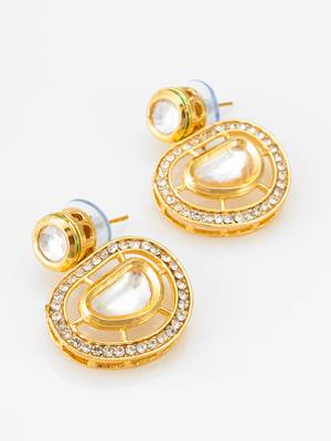 kundan mangalsutra set with  polki pendant and crystal studded circular earrings 3