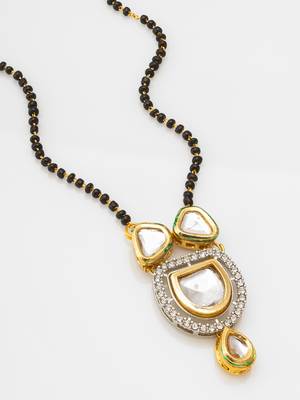 kundan polki mangalsutra with pendant and black bead chain 2
