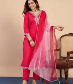 Women   s floral embroidery gadwal silk blend straight kurta pant set with organza dupatta