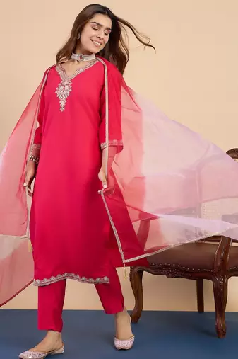 Women   s floral embroidery gadwal silk blend straight kurta pant set with organza dupatta