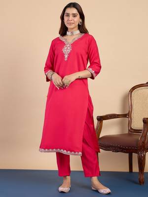 Women   s floral embroidery gadwal silk blend straight kurta pant set with organza dupatta 4