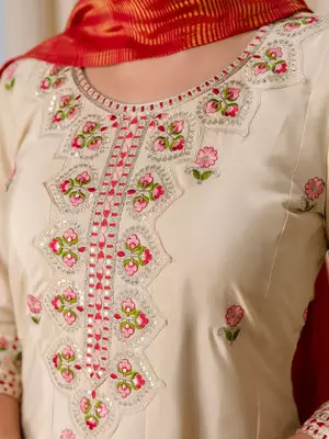 Floral embroidered silk blend blend round neck kurta trouser & dupatta set 3
