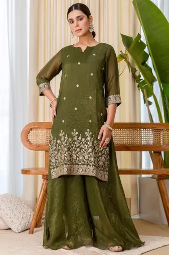 Women   s crush tissue silk blend blend kurta pant set with floral zari embroidery