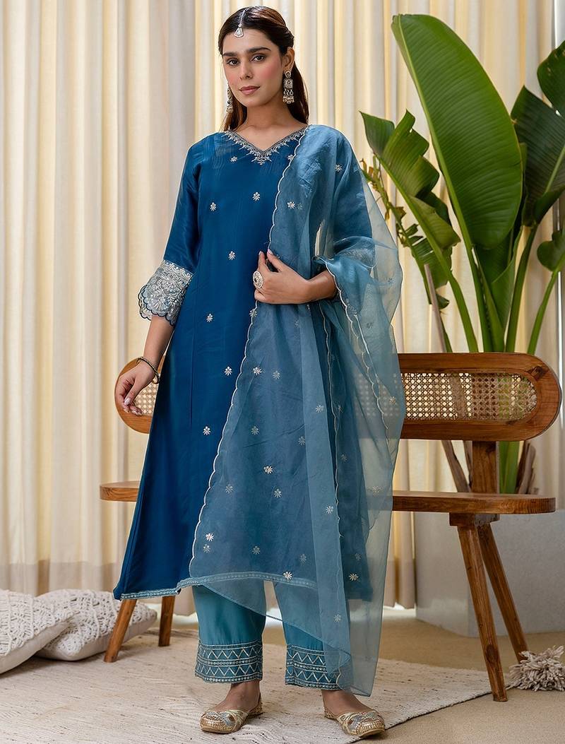 Women’s a-line brownie silk blend kurta pant set with embroidered organza dupatta