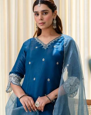 Women   s a-line brownie silk blend blend kurta pant set with embroidered organza dupatta 2