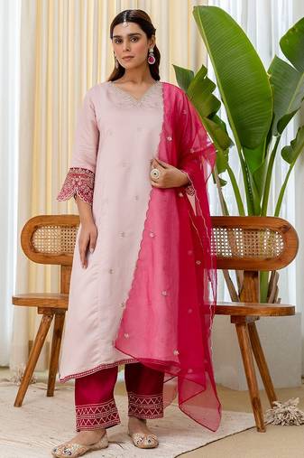 Women’s a-line brownie silk blend kurta pant set with embroidered organza dupatta