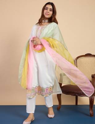 Women   s silk blend blend kurta pant set with lace border silk blend dupatta 3