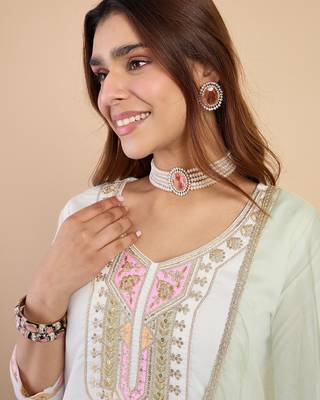 Women   s silk blend blend kurta pant set with lace border silk blend dupatta 4